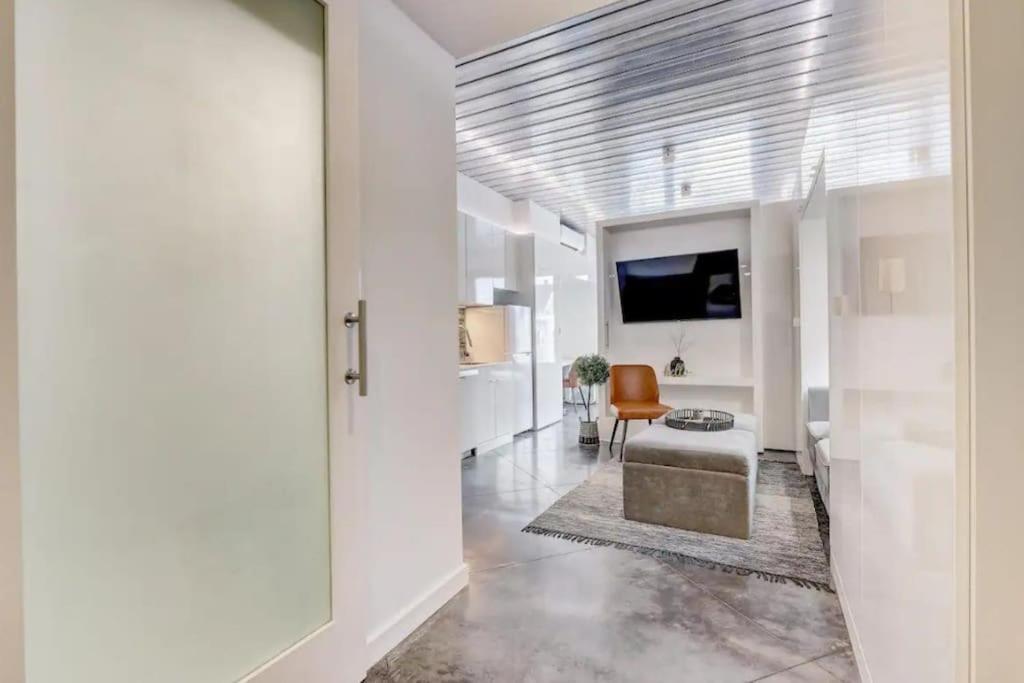 קליבלנד Kcm Mikros Smart Apartments 7 מראה חיצוני תמונה